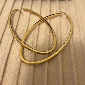 SOLD
18 karat solid Japan Gold Hoop Earrings
Light weight